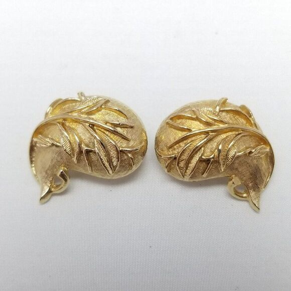 Vintage Sarah Coventry Leaf Shape Clip On Earrings, Gold Tone, Signed Estate - Picture 2 of 7